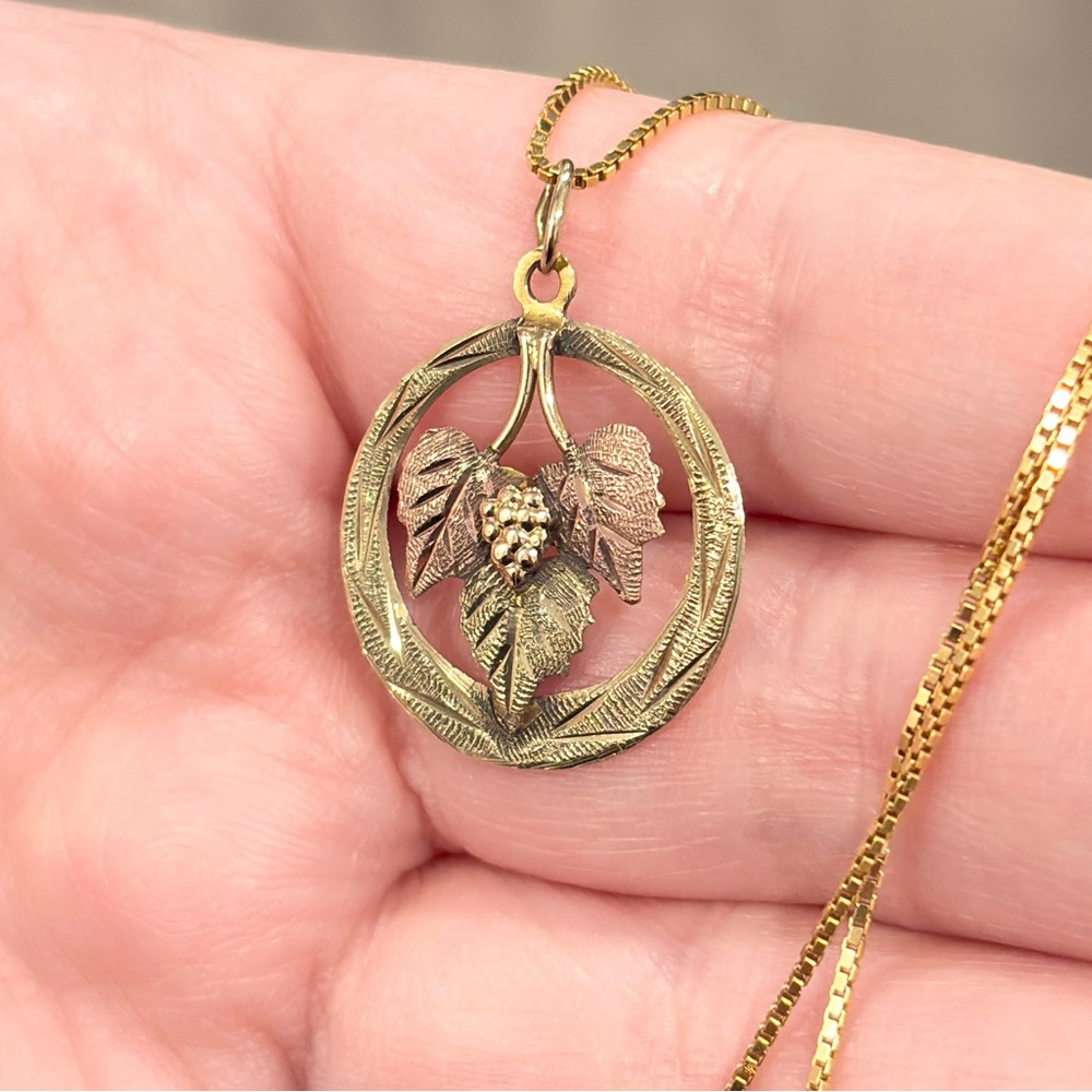 Vintage 10K Black Hills Gold Pendant, Mid Century, Classic Filigree Design - Picture 8 of 15